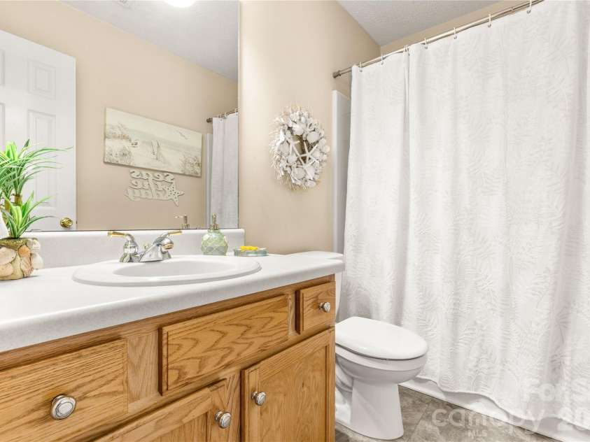 1315 Ridgewood Drive, Rock Hill, SC 29732.  MLS# CAR4393979, YatesRealty ID 32376. 