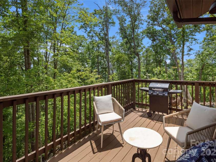 619 Leisure Lane, Burnsville, NC 28714.  MLS# CAR4265760, YatesRealty ID 32376. 