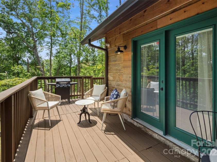 619 Leisure Lane, Burnsville, NC 28714.  MLS# CAR4326174, YatesRealty ID 32376. 