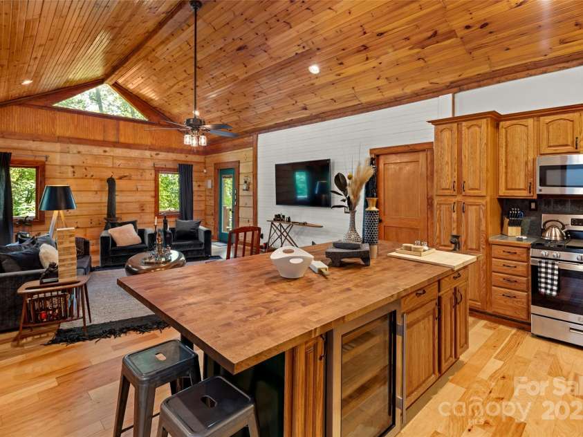 619 Leisure Lane, Burnsville, NC 28714.  MLS# CAR4326174, YatesRealty ID 32376. 