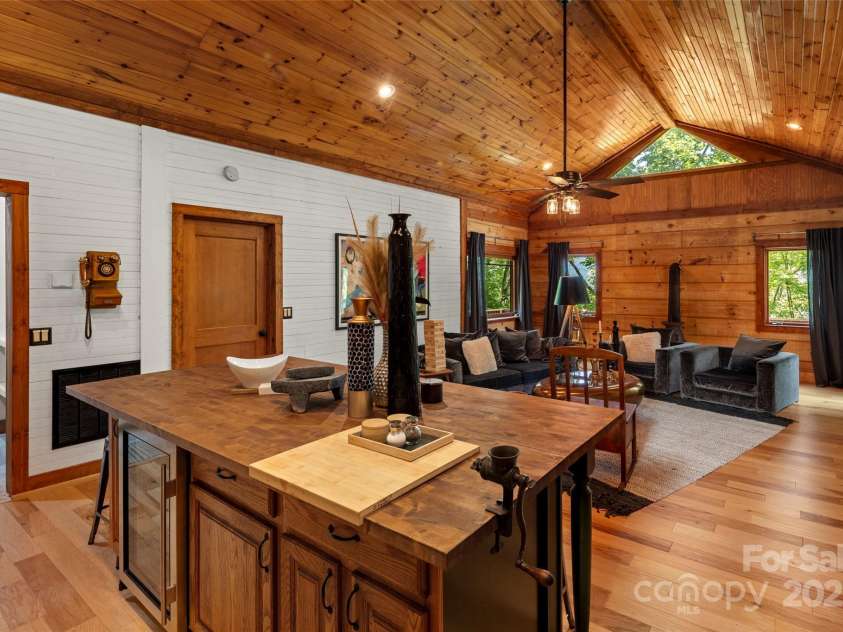 619 Leisure Lane, Burnsville, NC 28714.  MLS# CAR4326174, YatesRealty ID 32376. 