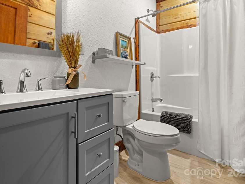 619 Leisure Lane, Burnsville, NC 28714.  MLS# CAR4326174, YatesRealty ID 32376. 