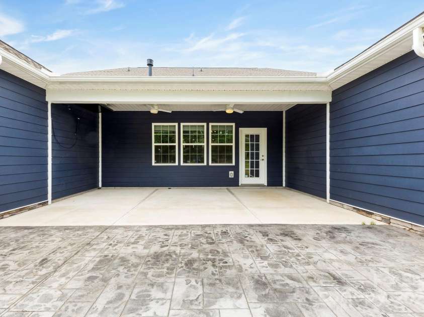 1300 Dali Boulevard, Mount Holly, NC 28120.  MLS# CAR4273269, YatesRealty ID 32377. 