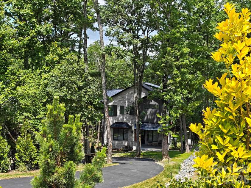 475 State View Road, Boone, NC 28607.  MLS# CAR4396761, YatesRealty ID 32377. 