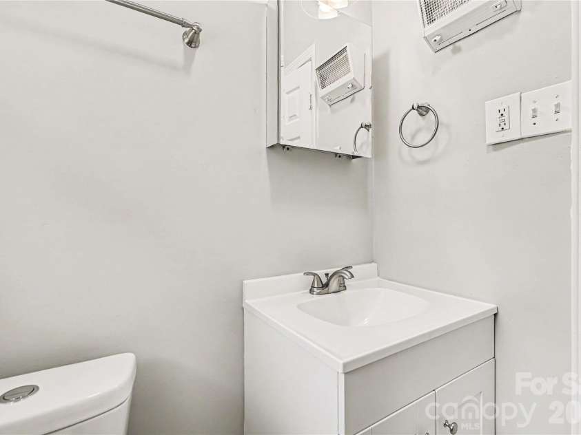 1410 Burnley Road, Charlotte, NC 28210.  MLS# CAR4380063, YatesRealty ID 32378. Lower Level Bath