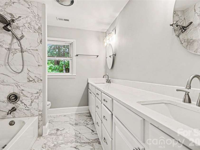1410 Burnley Road, Charlotte, NC 28210.  MLS# CAR4380063, YatesRealty ID 32378. Primary Bath