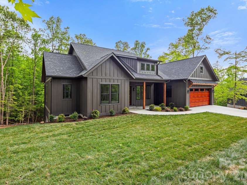 164 Reserve Way, Hendersonville, NC 28792.  MLS# CAR4382882, YatesRealty ID 32379. 
