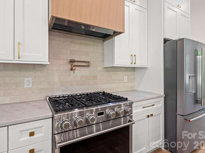 164 Reserve Way, Hendersonville, NC 28792.  MLS# CAR4382882, YatesRealty ID 32379. 