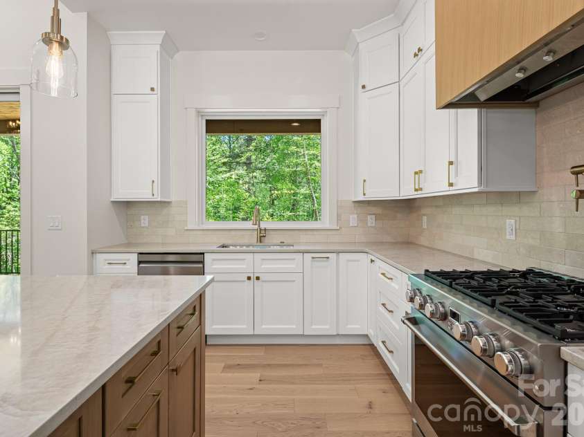 164 Reserve Way, Hendersonville, NC 28792.  MLS# CAR4382882, YatesRealty ID 32379. 