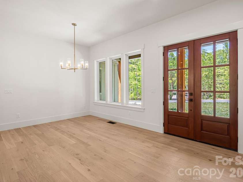 164 Reserve Way, Hendersonville, NC 28792.  MLS# CAR4382882, YatesRealty ID 32379. 