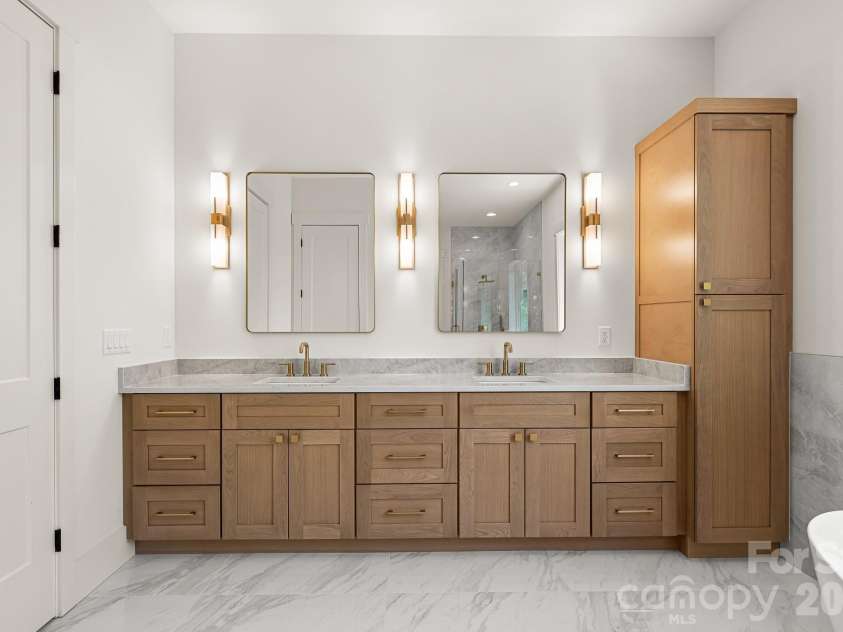 164 Reserve Way, Hendersonville, NC 28792.  MLS# CAR4382882, YatesRealty ID 32379. 