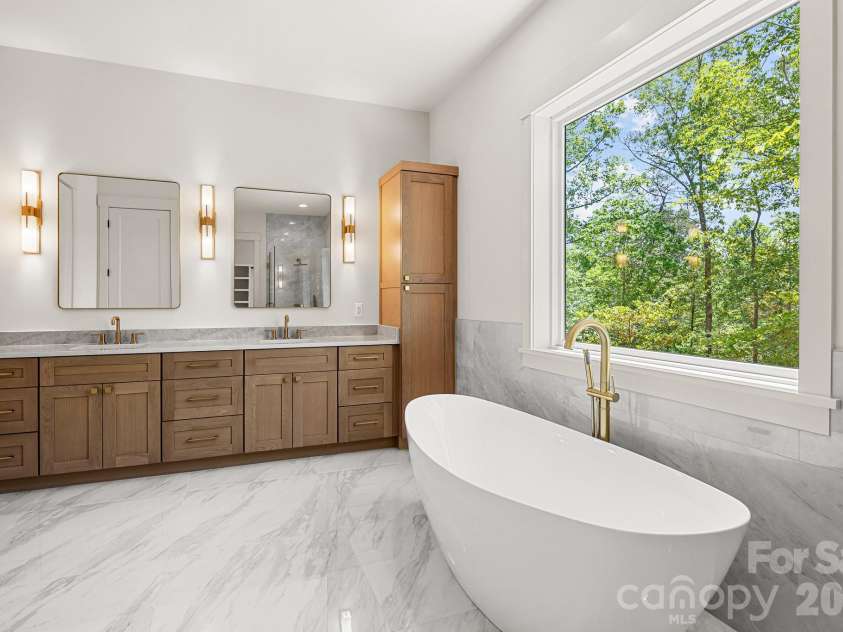 164 Reserve Way, Hendersonville, NC 28792.  MLS# CAR4382882, YatesRealty ID 32379. 