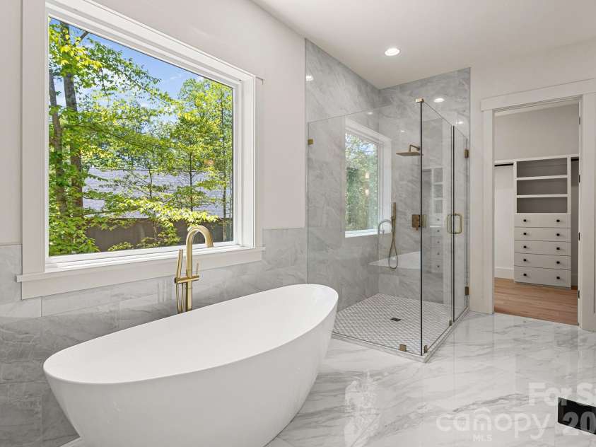 164 Reserve Way, Hendersonville, NC 28792.  MLS# CAR4382882, YatesRealty ID 32379. 