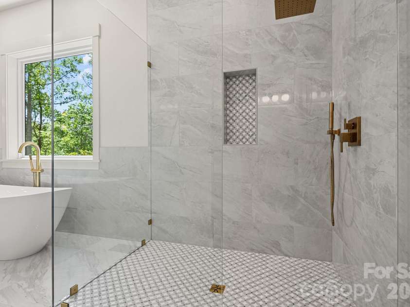164 Reserve Way, Hendersonville, NC 28792.  MLS# CAR4382882, YatesRealty ID 32379. 
