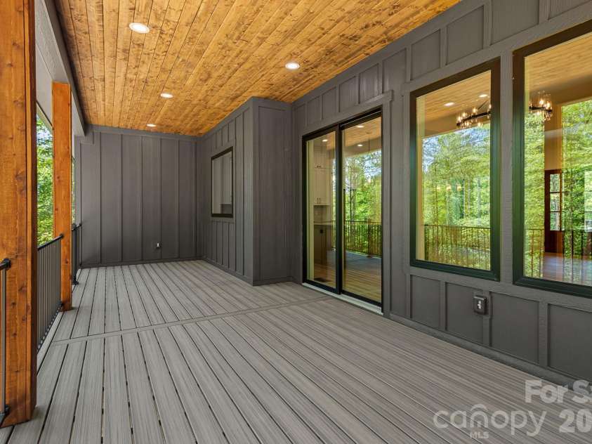 164 Reserve Way, Hendersonville, NC 28792.  MLS# CAR4382882, YatesRealty ID 32379. 