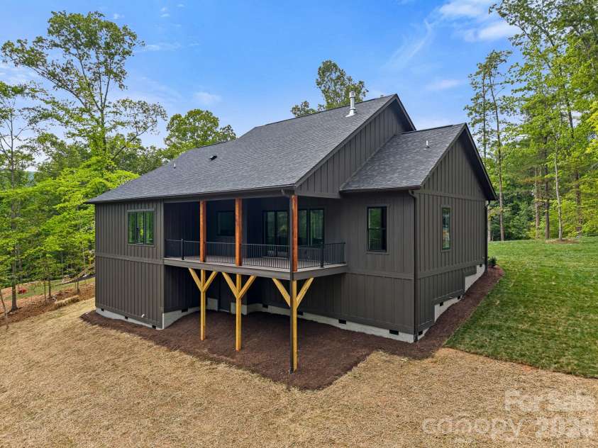 164 Reserve Way, Hendersonville, NC 28792.  MLS# CAR4382882, YatesRealty ID 32379. 
