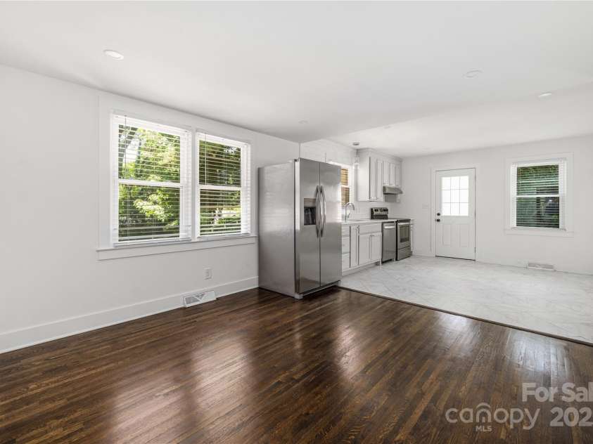 5337 Kildare Drive, Charlotte, NC 28215.  MLS# CAR4276941, YatesRealty ID 32379. 