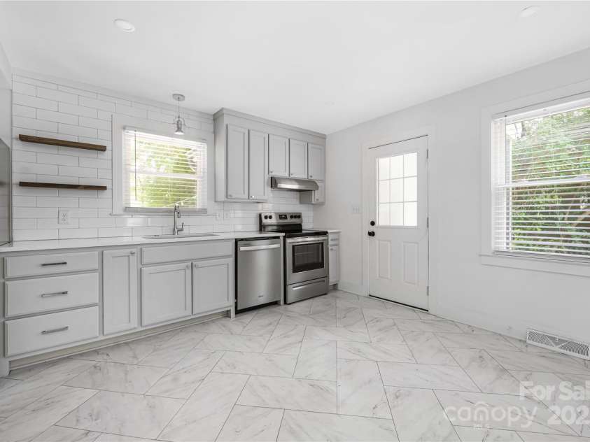 5337 Kildare Drive, Charlotte, NC 28215.  MLS# CAR4276941, YatesRealty ID 32379. 