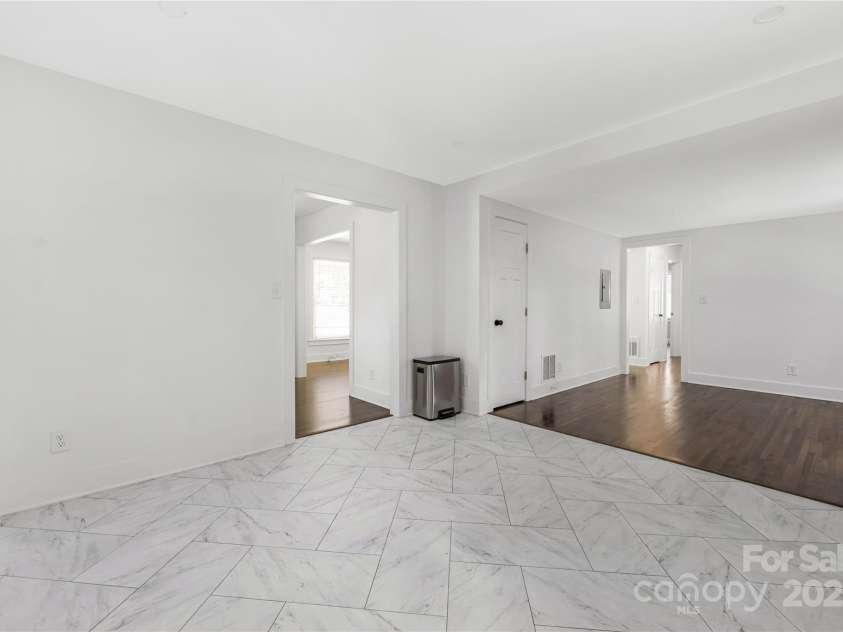 5337 Kildare Drive, Charlotte, NC 28215.  MLS# CAR4276941, YatesRealty ID 32379. 