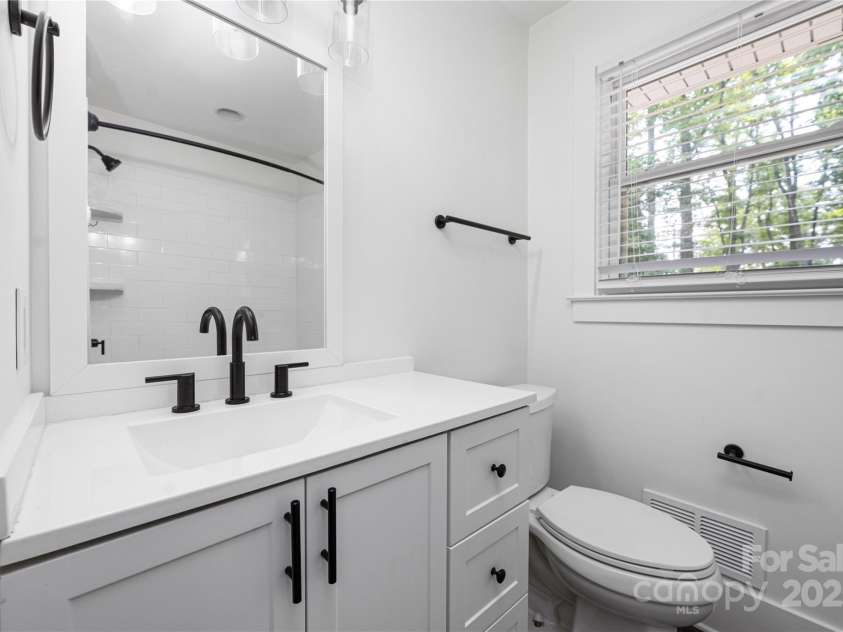 5337 Kildare Drive, Charlotte, NC 28215.  MLS# CAR4276941, YatesRealty ID 32379. 