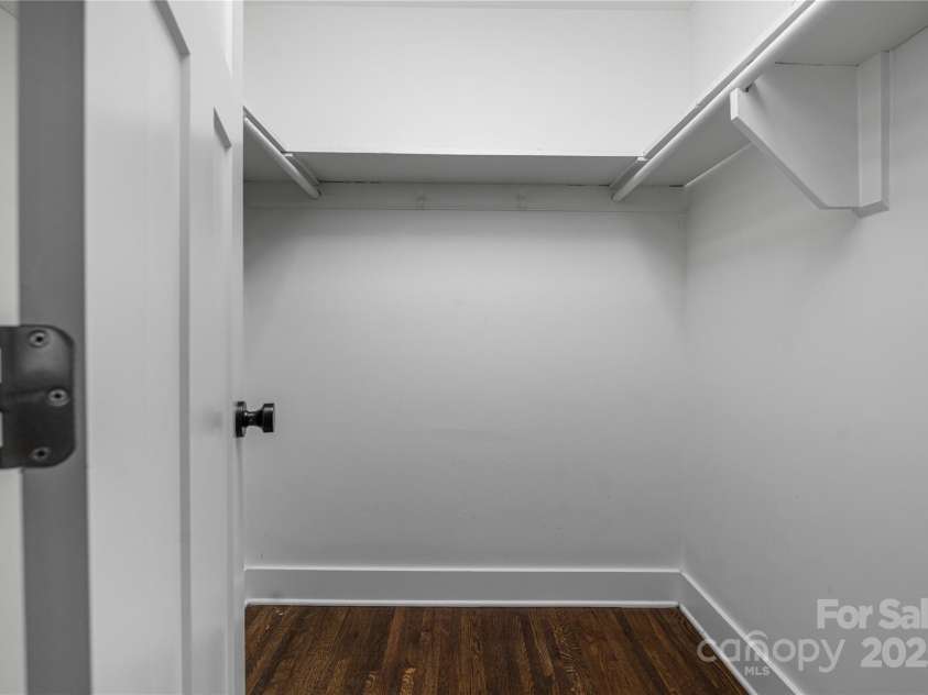 5337 Kildare Drive, Charlotte, NC 28215.  MLS# CAR4276941, YatesRealty ID 32379. 