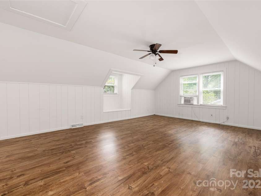 5337 Kildare Drive, Charlotte, NC 28215.  MLS# CAR4276941, YatesRealty ID 32379. 