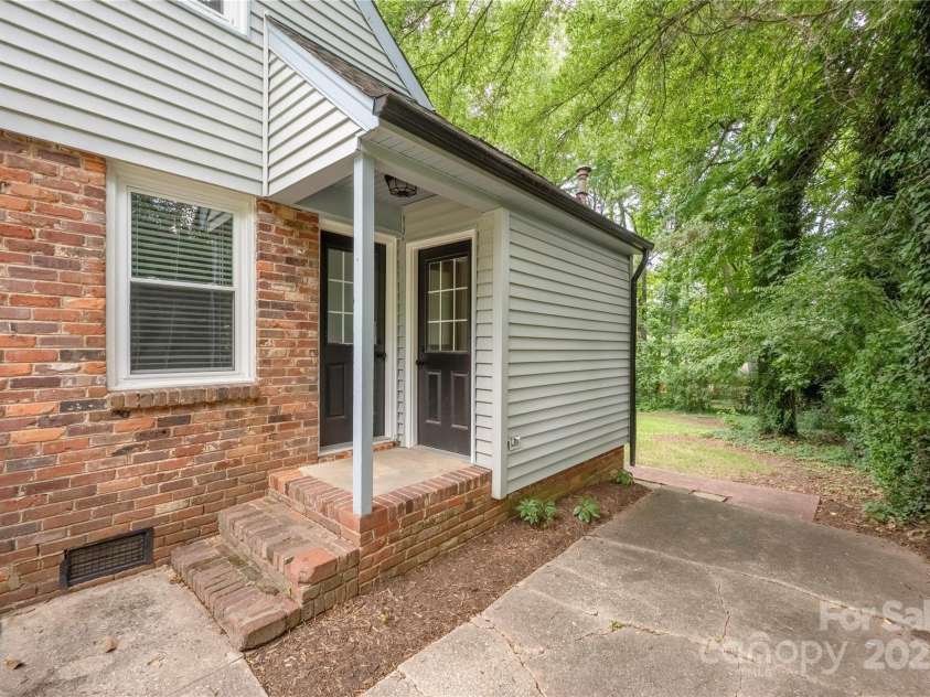 5337 Kildare Drive, Charlotte, NC 28215.  MLS# CAR4276941, YatesRealty ID 32379. 