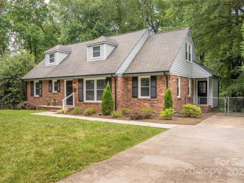 5337 Kildare Drive, Charlotte, NC 28215.  MLS# CAR4276941, YatesRealty ID 32379. 