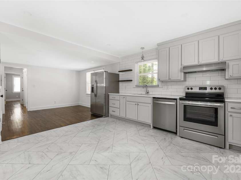 5337 Kildare Drive, Charlotte, NC 28215.  MLS# CAR4276941, YatesRealty ID 32379. Kitchen