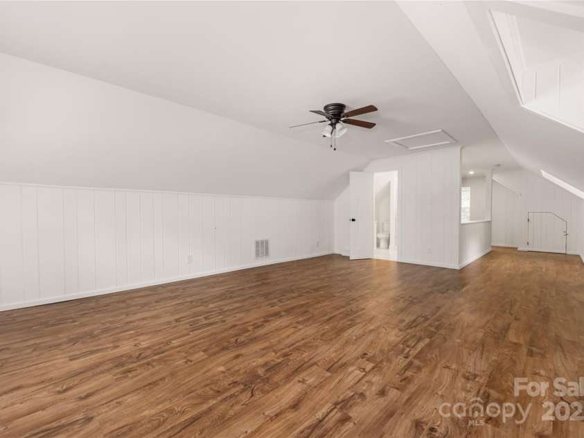 5337 Kildare Drive, Charlotte, NC 28215.  MLS# CAR4276941, YatesRealty ID 32379. Loft/Bedroom Second Floor