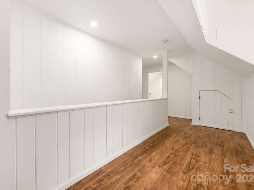5337 Kildare Drive, Charlotte, NC 28215.  MLS# CAR4276941, YatesRealty ID 32379. Loft/Bedroom Second Floor
