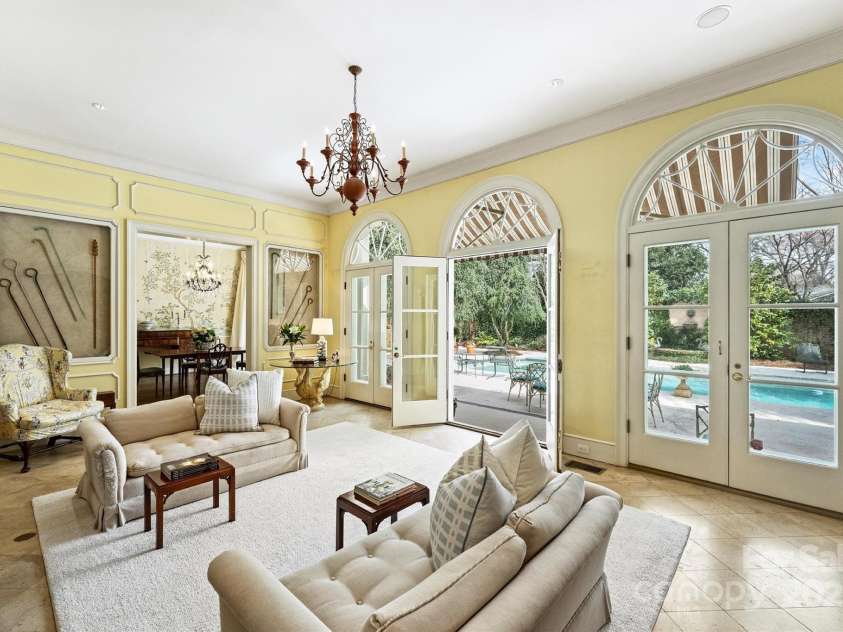 318 Canterbury Road, Charlotte, NC 28211.  MLS# CAR4231857, YatesRealty ID 3238. 