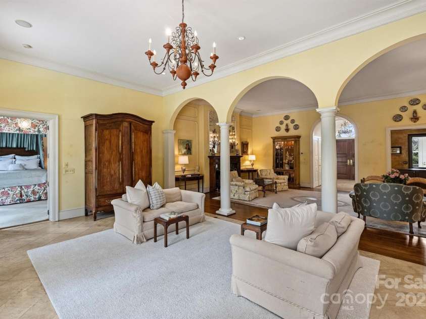 318 Canterbury Road, Charlotte, NC 28211.  MLS# CAR4231857, YatesRealty ID 3238. 