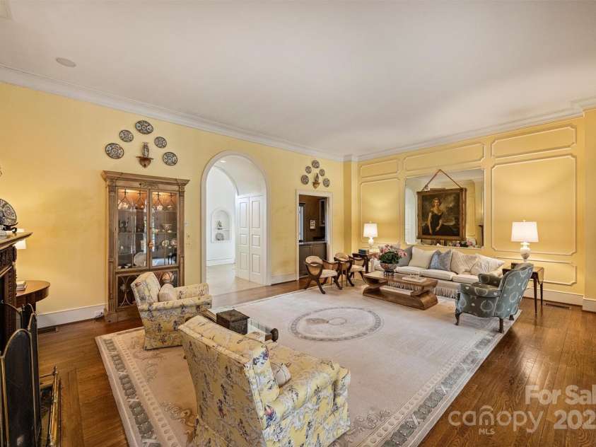 318 Canterbury Road, Charlotte, NC 28211.  MLS# CAR4231857, YatesRealty ID 3238. Living Room