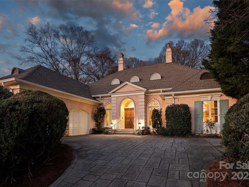 318 Canterbury Road, Charlotte, NC 28211.  MLS# CAR4231857, YatesRealty ID 3238. Welcome to 318 S Canterbury Rd, an architectural masterpiece nestled in the esteemed Canterbury Hills community in the Eastover area of Charlotte.