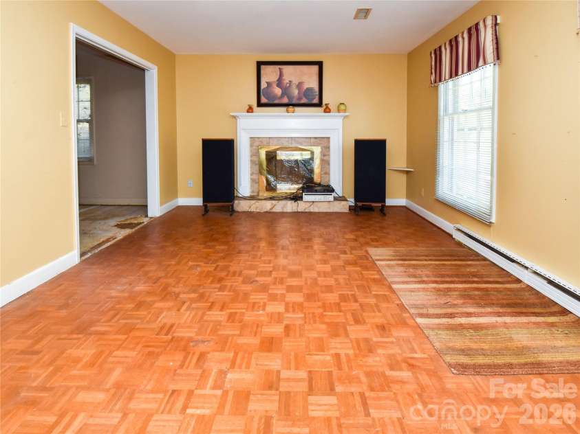 1420 Waybridge Lane, Winston Salem, NC 27103.  MLS# CAR4391902, YatesRealty ID 32380. 