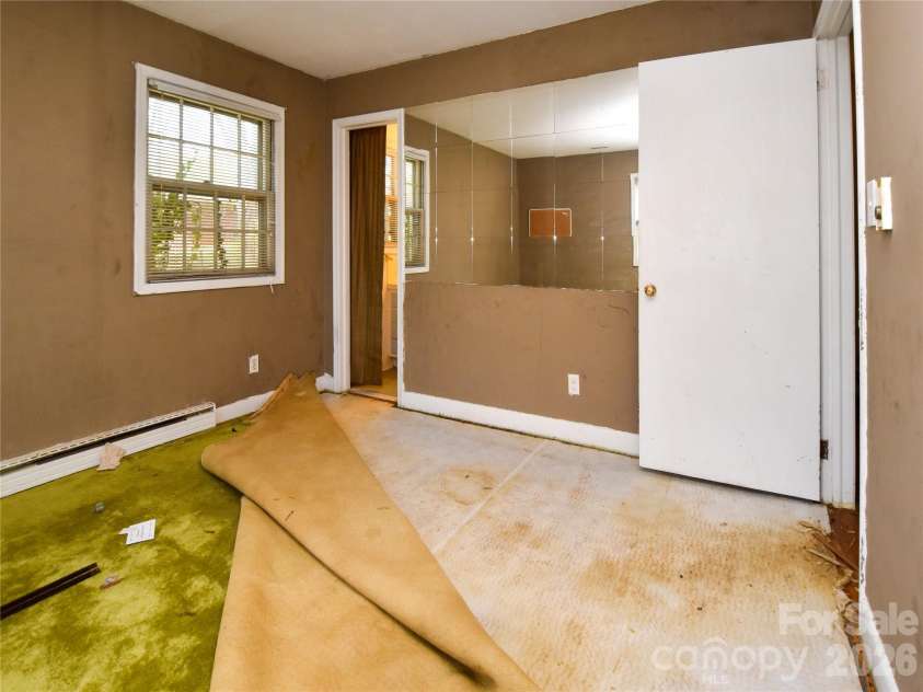 1420 Waybridge Lane, Winston Salem, NC 27103.  MLS# CAR4391902, YatesRealty ID 32380. 