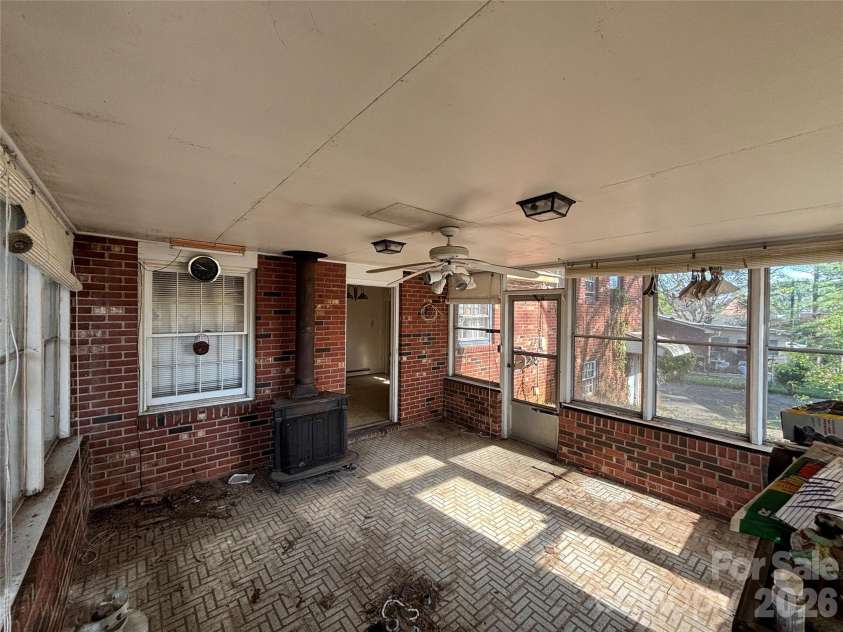 1420 Waybridge Lane, Winston Salem, NC 27103.  MLS# CAR4391902, YatesRealty ID 32380. 