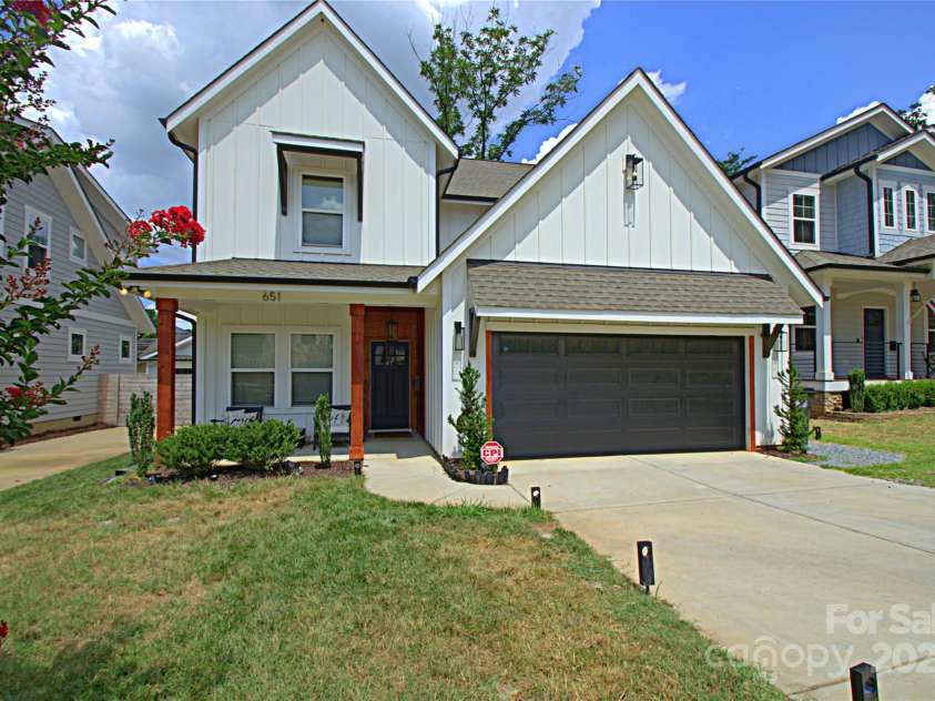 651 Tennyson Drive, Charlotte, NC 28208.  MLS# CAR4281967, YatesRealty ID 32380. 
