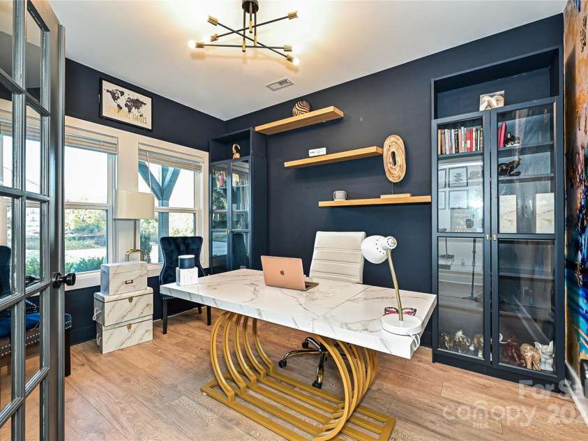 651 Tennyson Drive, Charlotte, NC 28208.  MLS# CAR4281967, YatesRealty ID 32380. 