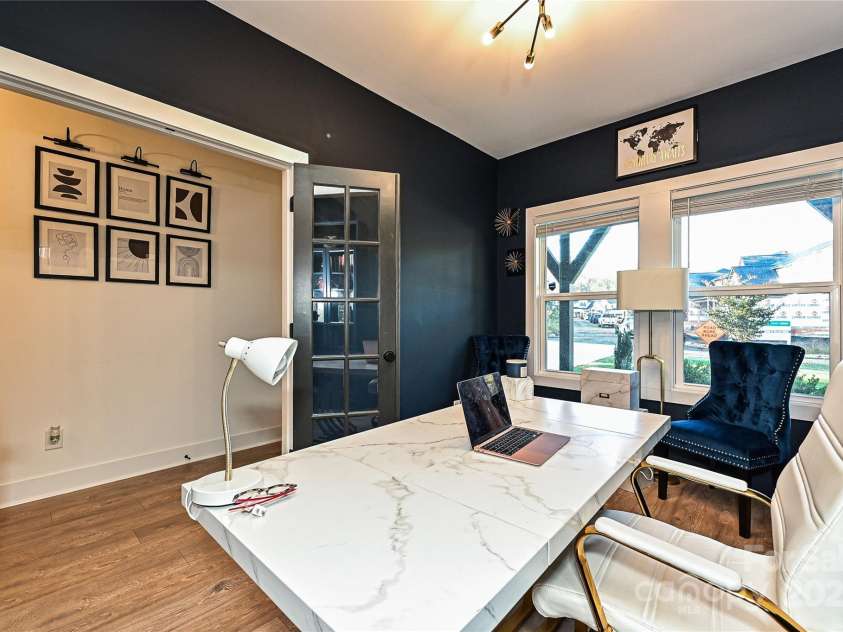651 Tennyson Drive, Charlotte, NC 28208.  MLS# CAR4281967, YatesRealty ID 32380. 