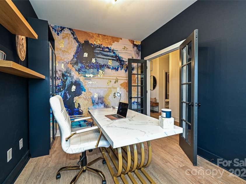 651 Tennyson Drive, Charlotte, NC 28208.  MLS# CAR4281967, YatesRealty ID 32380. 