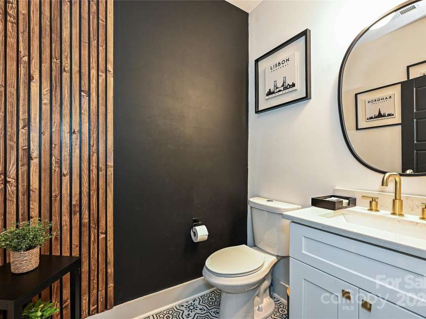 651 Tennyson Drive, Charlotte, NC 28208.  MLS# CAR4281967, YatesRealty ID 32380. 