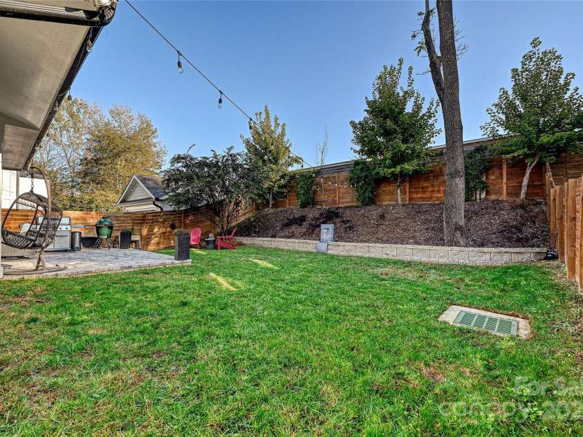651 Tennyson Drive, Charlotte, NC 28208.  MLS# CAR4281967, YatesRealty ID 32380. 