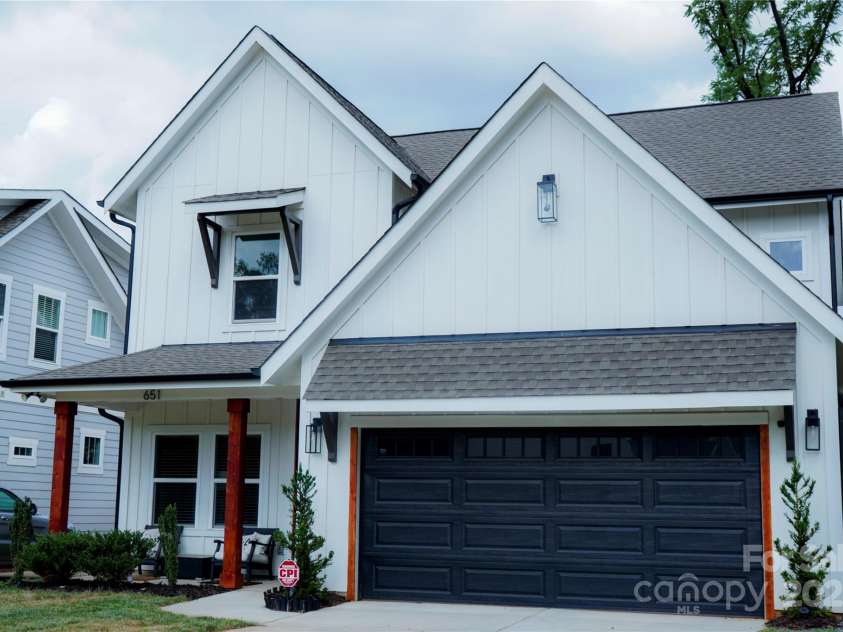 651 Tennyson Drive, Charlotte, NC 28208.  MLS# CAR4281967, YatesRealty ID 32380. 