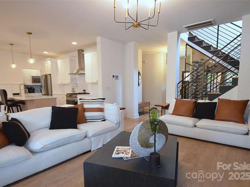 651 Tennyson Drive, Charlotte, NC 28208.  MLS# CAR4281967, YatesRealty ID 32380. 