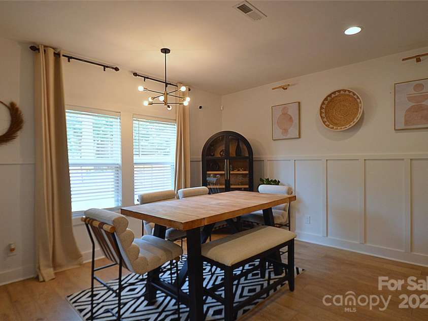 651 Tennyson Drive, Charlotte, NC 28208.  MLS# CAR4281967, YatesRealty ID 32380. 