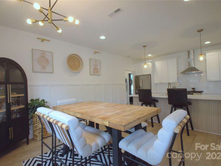 651 Tennyson Drive, Charlotte, NC 28208.  MLS# CAR4281967, YatesRealty ID 32380. 