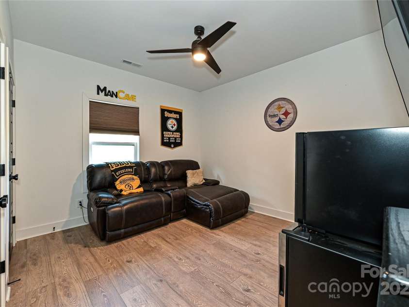 651 Tennyson Drive, Charlotte, NC 28208.  MLS# CAR4281967, YatesRealty ID 32380. 