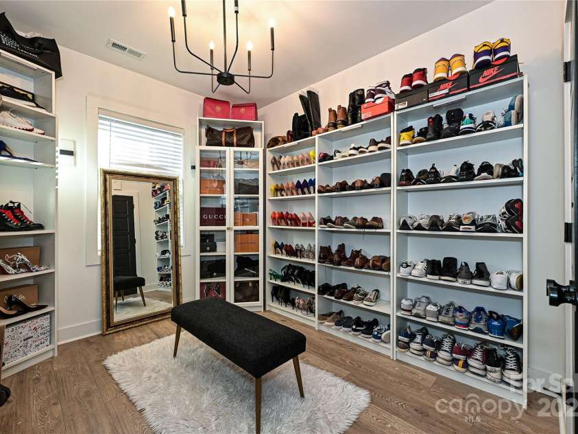 651 Tennyson Drive, Charlotte, NC 28208.  MLS# CAR4281967, YatesRealty ID 32380. 